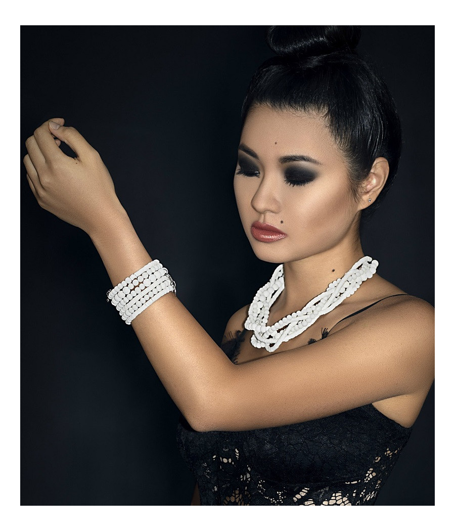 LADY WHITE (GARGANTILLA)